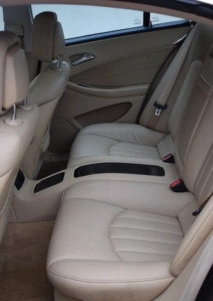 Mercedes-Benz CLS cena 56000 przebieg: 261000, rok produkcji 2007 z Warszawa małe 497